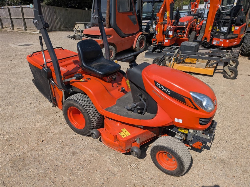 used-kubota-gr2120-diesel-48-direct-collect-ride-on-mower