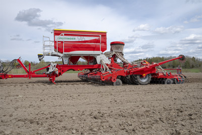 pottinger-terrasem-fertilizer-classic-mulch-seed-drills-with-fertilizing