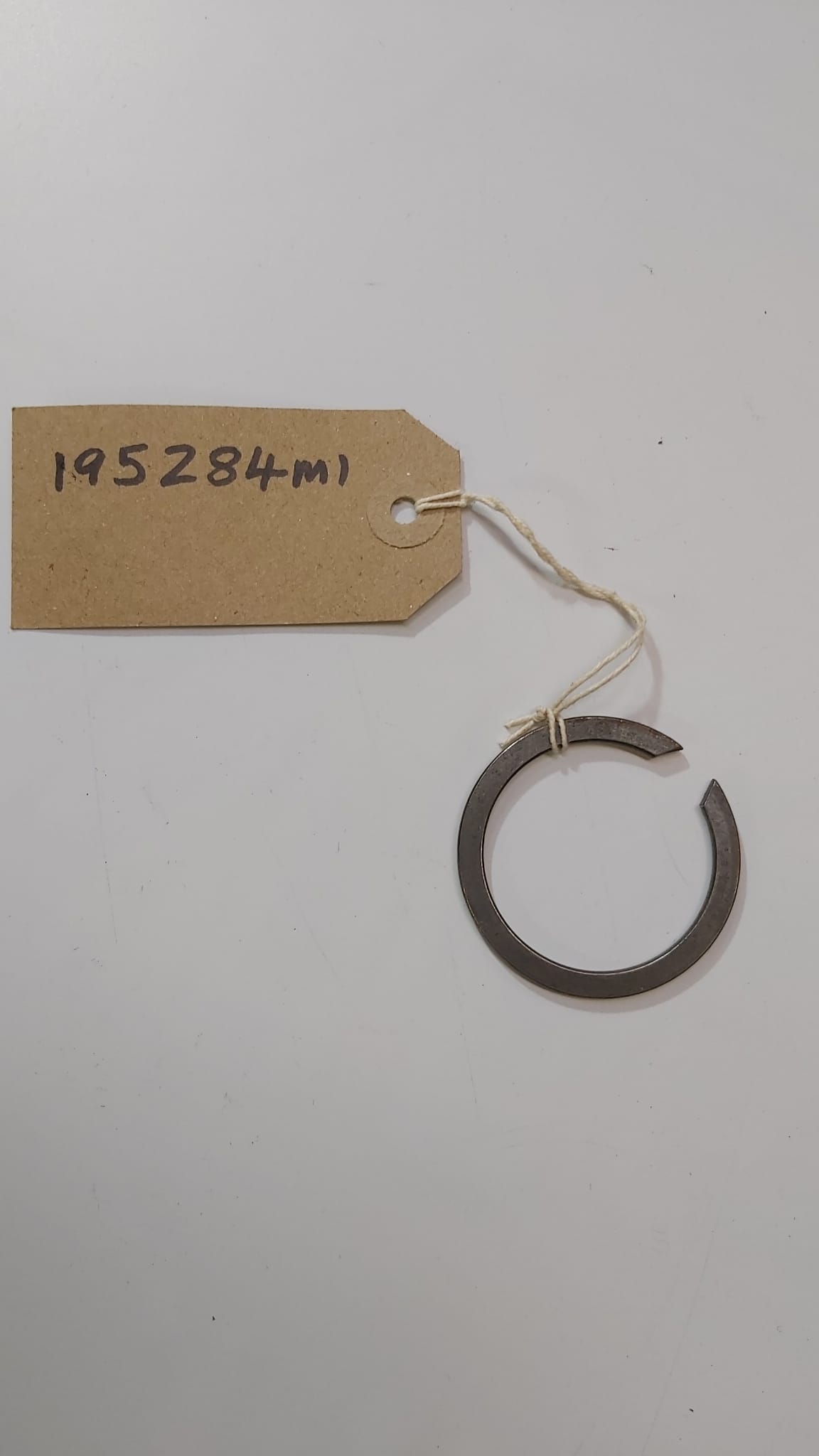 retaining-ring-195284m1