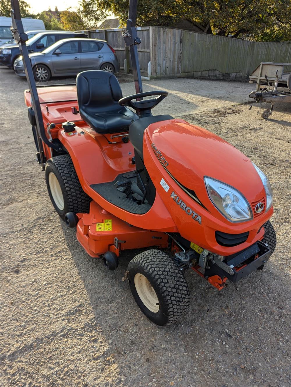 used-kubota-gr2120-ride-on-mower;-diesel-48-cut-with-manual-tip-collector-box